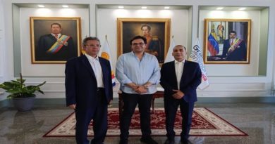 Ministro y gran comitiva cultural de Egipto arriban a Venezuela para la Filven 2025