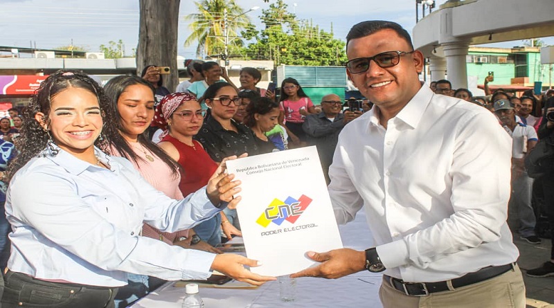 alcaldes-aragua-reciben-acreditacion-cne