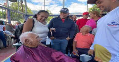 Más de 300 abuelos de San Felipe se benefician con jornada de atención integral