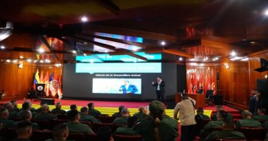 Clase magistral “Venezuela en el tablero global” dicta canciller Yván Gil a las FANB