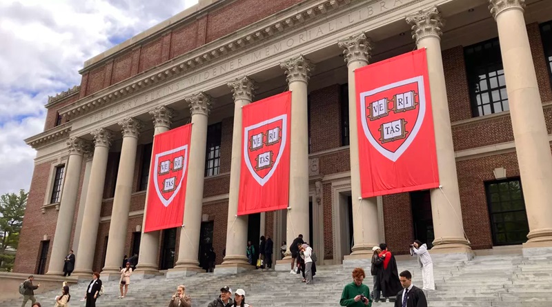 Marco Rubio arremete contra Universidad de Harvard