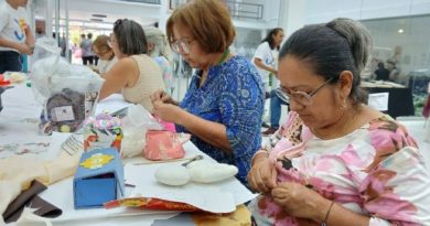 Abuelos de Valencia celebran sus vacaciones con arte y nudos