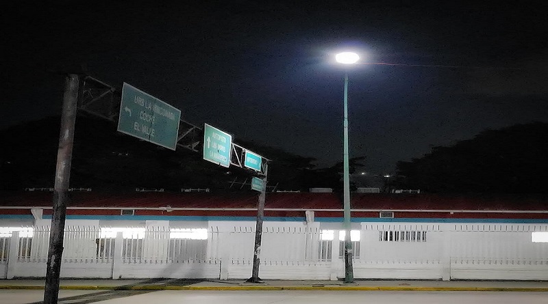 Rehabilitan luminarias de vías y caminerías en la parroquia Coche de Caracas