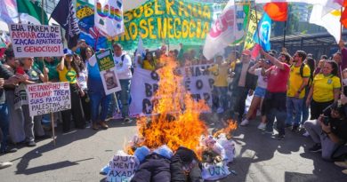 Queman muñecos de Trump y banderas de EE.UU. durante protestas en Brasil