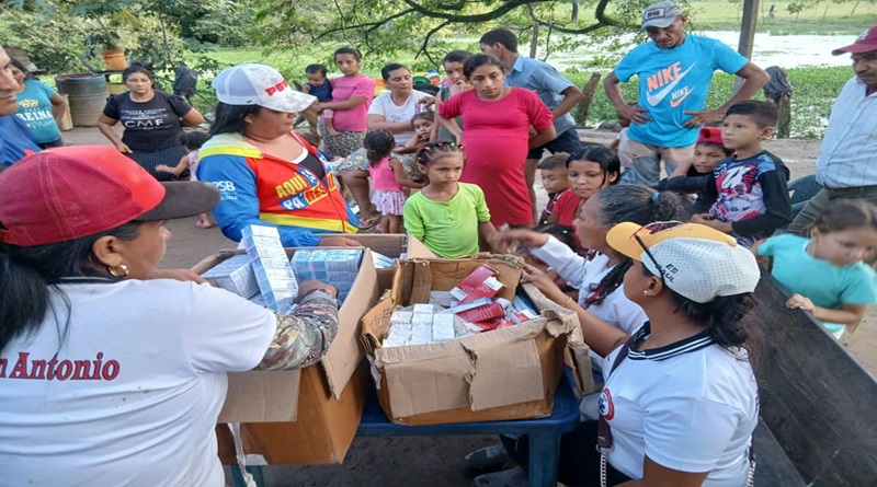 Jornada atiende a familias barinesas afectadas por inundaciones en parroquia San Antonio