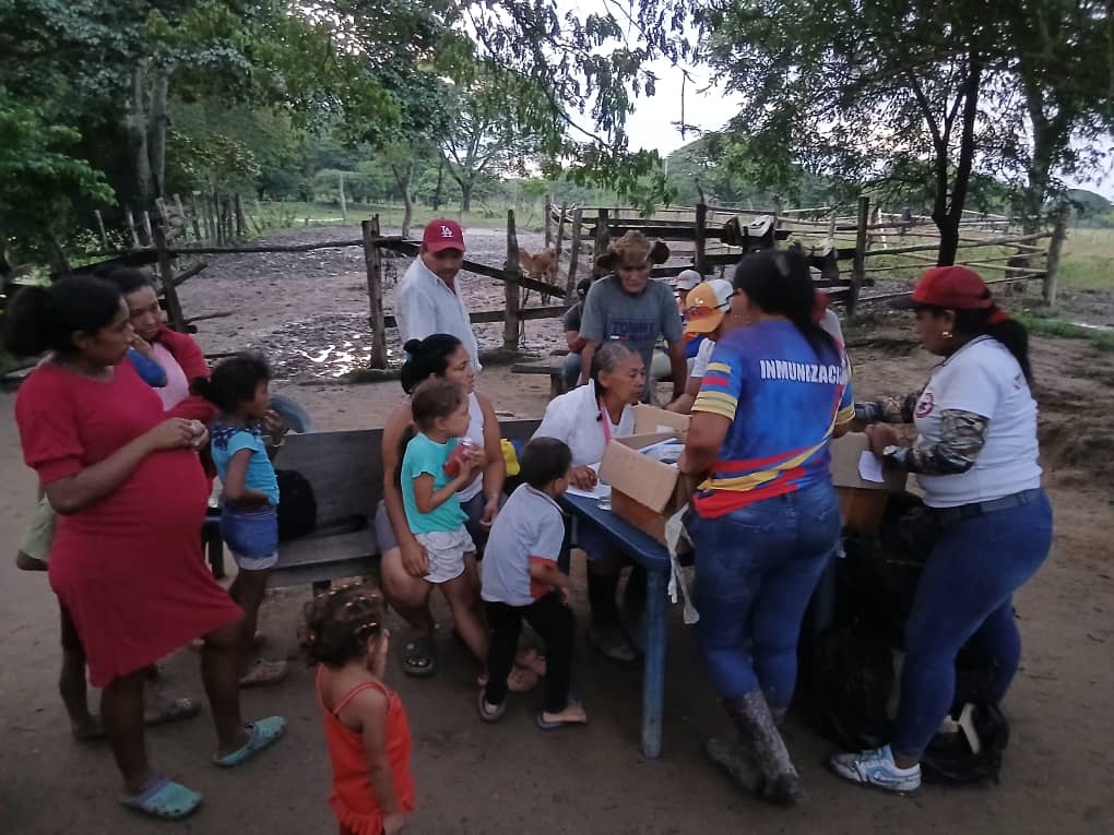 Jornada atiende a familias barinesas afectadas por inundaciones en parroquia San Antonio