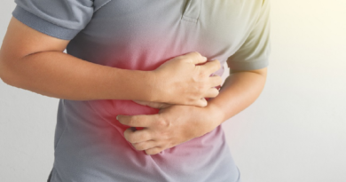 ¿Por qué se recomienda comer fruta hervida cuando se padece de intestino irritable?