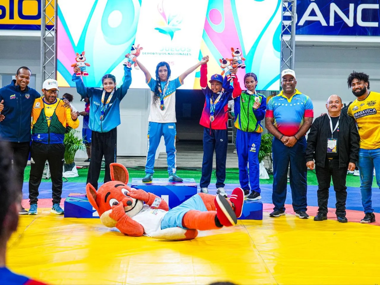 Sucre se apoderó de la lucha libre femenina en Juegos Estudiantiles