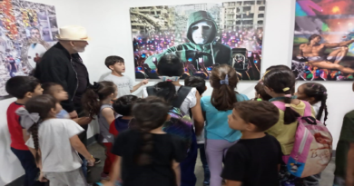 Niños debaten sobre los peligros inherentes del universo tecnológico