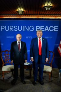 N FOTOS | Primeras imágenes publicadas del encuentro entre Putin y Trump en Alaska