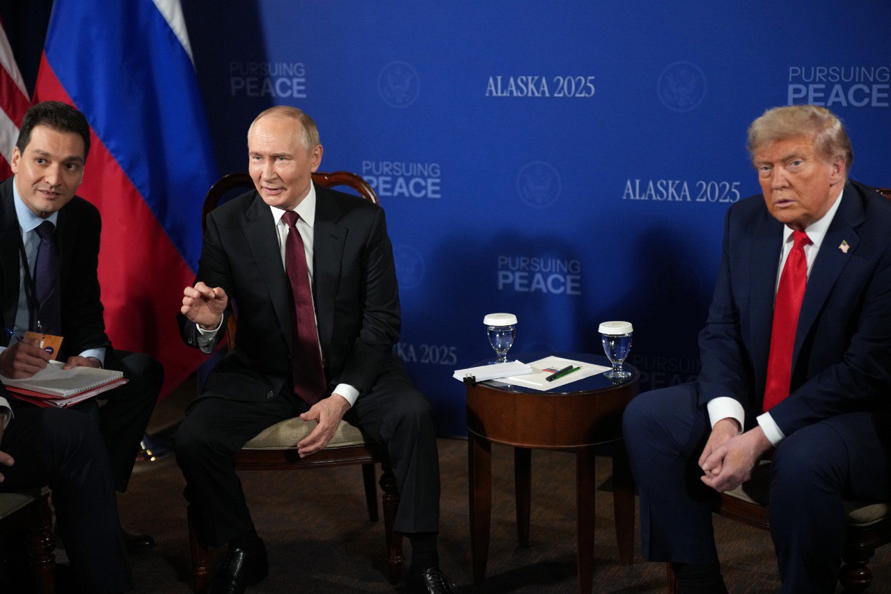 EN FOTOS | Primeras imágenes publicadas del encuentro entre Putin y Trump en Alaska