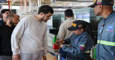 Vuelo 58 retorna a 110 migrantes a su hogar