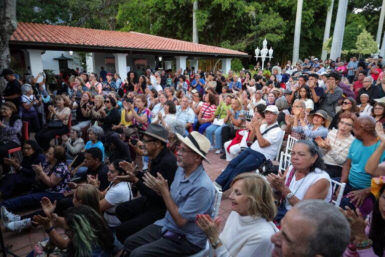 Ismael Querales y Milagros Figuera recibieron merecido homenaje con un "Bandolazo"