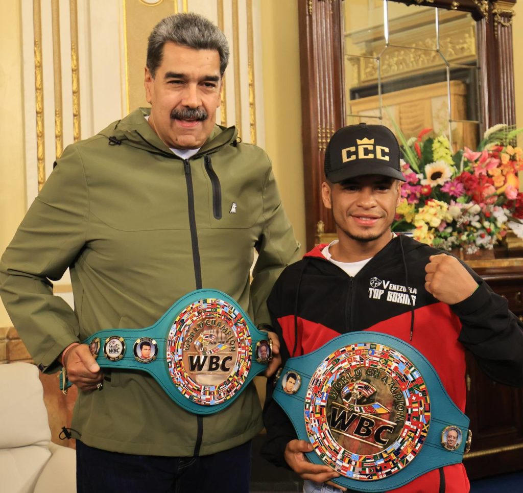 Presidente Maduro homenajea a campeón mundial minimosca Carlos Cañizales