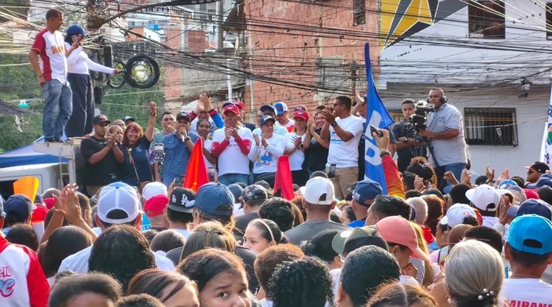 Presidente Maduro insta a alcalde Diógenes Lara convertir 90 circuitos comunales en sedes de alcaldía