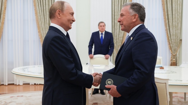 Putin recibe a enviado especial de Trump en Moscú