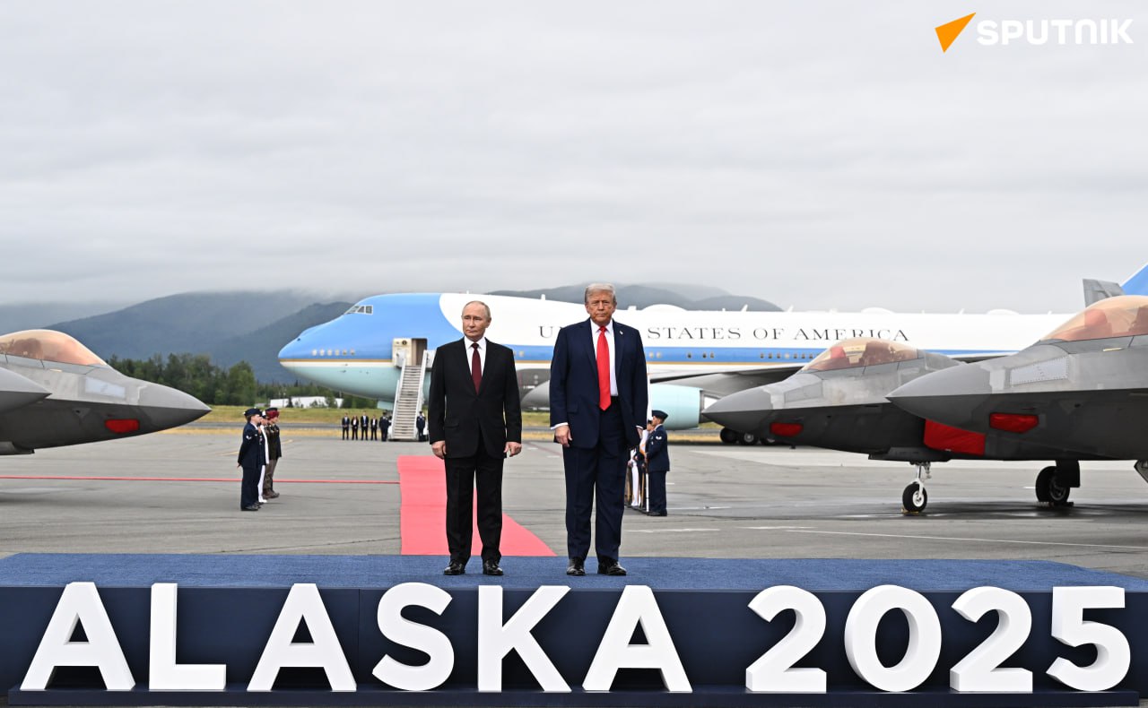 N FOTOS | Primeras imágenes publicadas del encuentro entre Putin y Trump en Alaska