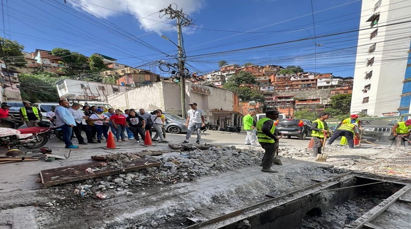Avanzan obras de rehabilitación vial y Sala Autogobierno en El Valle
