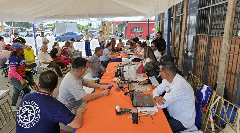 Facilitan tramites a contribuyentes con jornadas móviles tributaria en Valencia