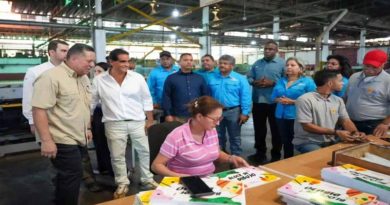 Reactivan fabricación de cuadernos y libretas 100 % nacionales