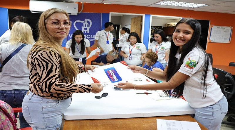 Favorecen a familias de Valencia con títulos de tierras y cédulas catastrales