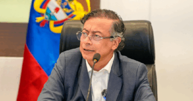 Presidente Petro acusa a Iván Duque de ser "adicto a la sangre"