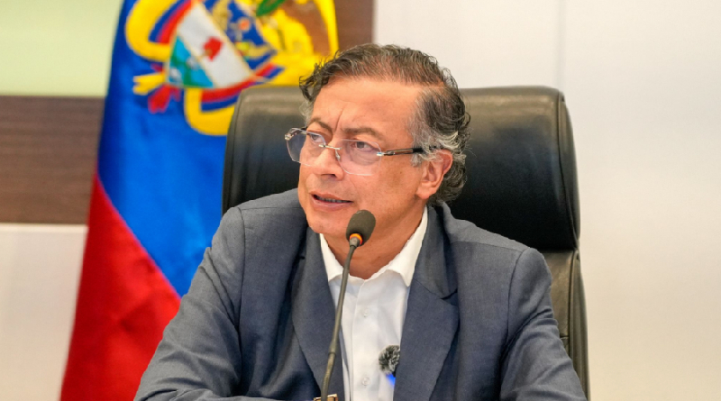 Presidente Petro acusa a Iván Duque de ser "adicto a la sangre"