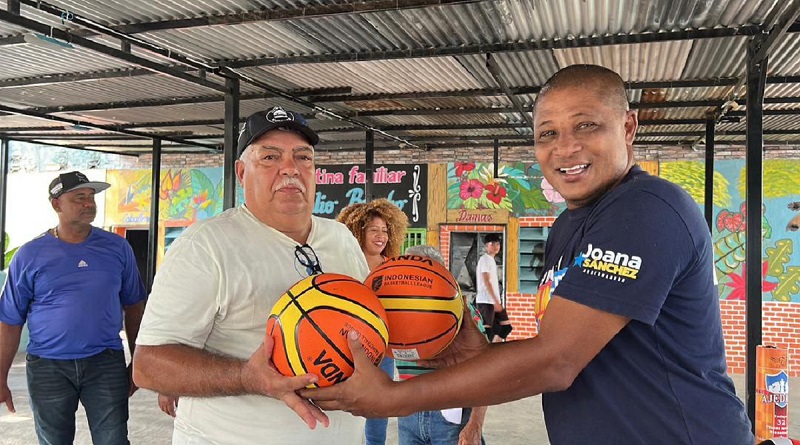 Equipos comunales de Maracay reciben material deportivo