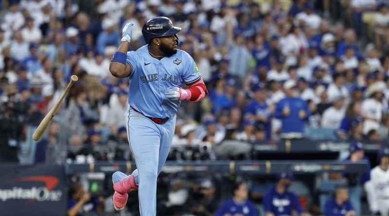 Azulejos reviven contra Dodgers y aseguran volver a Toronto