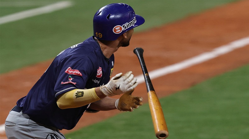 Jonrón de Simmons definió el clásico: Magallanes venció al Caracas