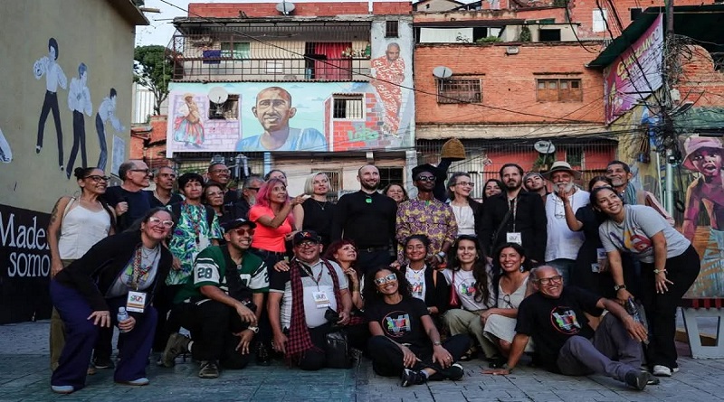 VI Bienal del Sur rompe los muros del museo y se eleva en la comunidad