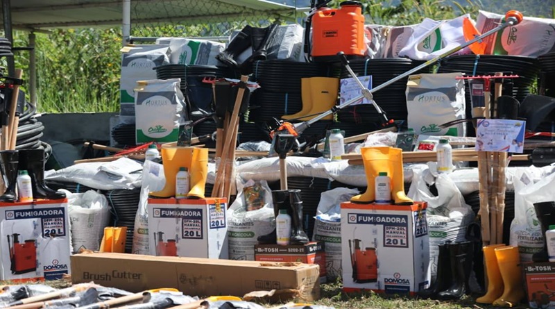 Milicias Campesinas de La Guaira reciben implementos agrícolas