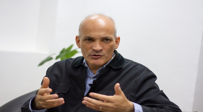 Ricardo Menéndez:  La educación descolonizadora forma parte de las 7T