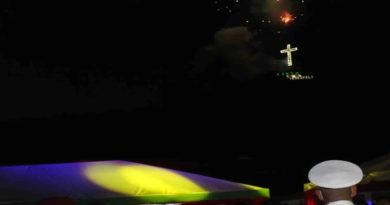 Familia militar inicia Navidad con encendido de la Cruz de Luz de la FANB