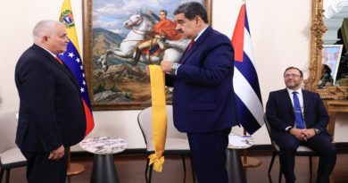 Condecoraicón embajador de Cuba en Venezuela, Dagoberto Rodríguez