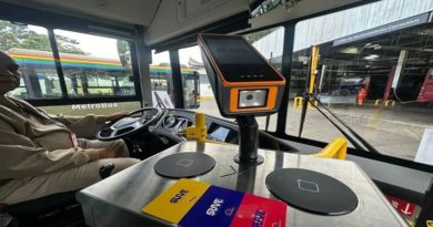 Trabajadores celebran 38 años del MetroBús al servicio de Caracas