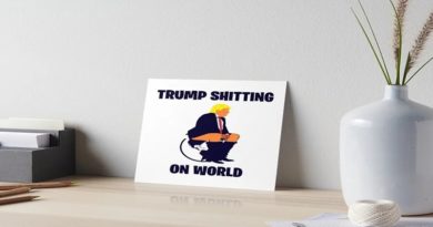 "Shitting" es el término en inglés para "defecar" o "hacer caca".