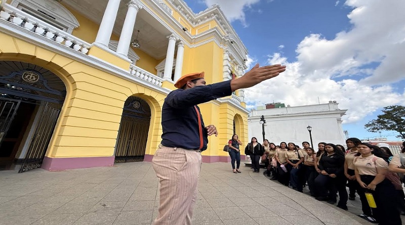 Programa “Descubre el Teatro” deslumbró a estudiantes de Valencia
