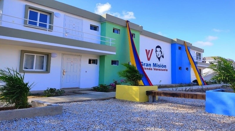 Entregan viviendas dignas a familias de Guatire