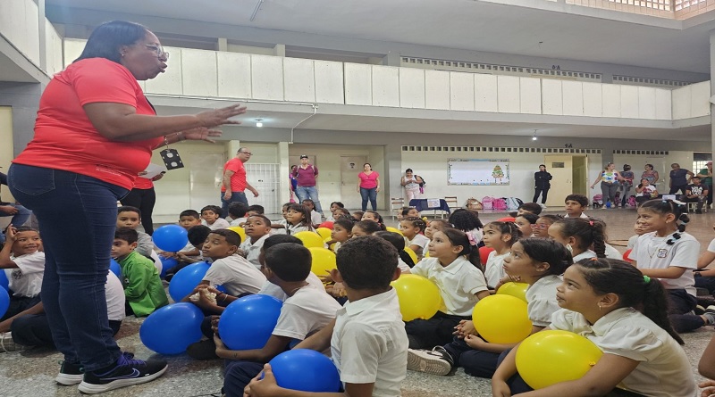 Estudiantes de Guarenas reciben formación de Sencamer en materia de Calidad