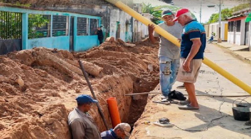 Sustituyen red de aguas servidas en calle Libertad de Esteros de Camaguán