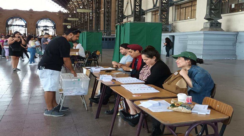 Chilenos acuden a las urnas para elegir al presidente y renovar el Parlamento
