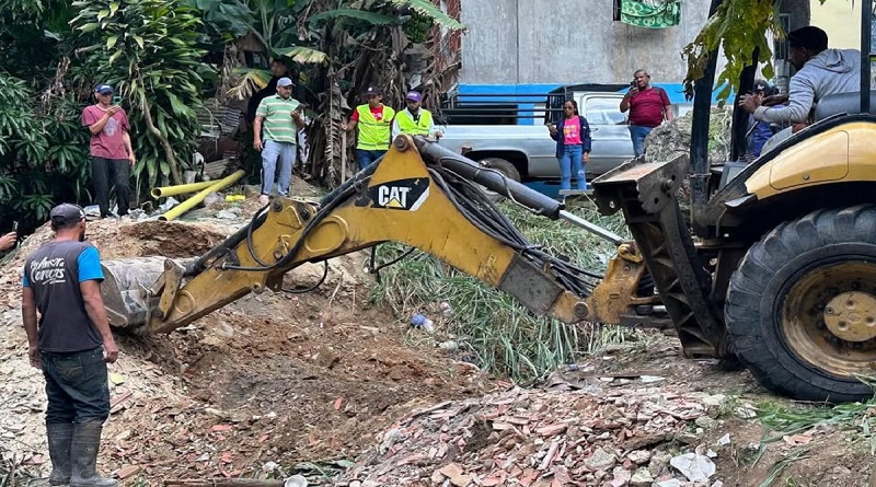Realiza mantenimiento a quebrada Catuche en Caracas