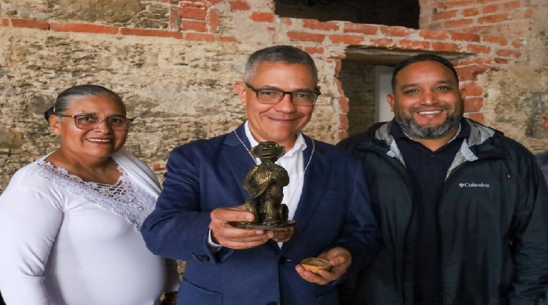 Entregan certificado que acredita al Baile del Mono de Caicara como Patrimonio Cultural