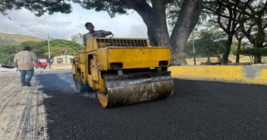 Más de 20 toneladas de asfalto colocaron en la entrada de La Victoria