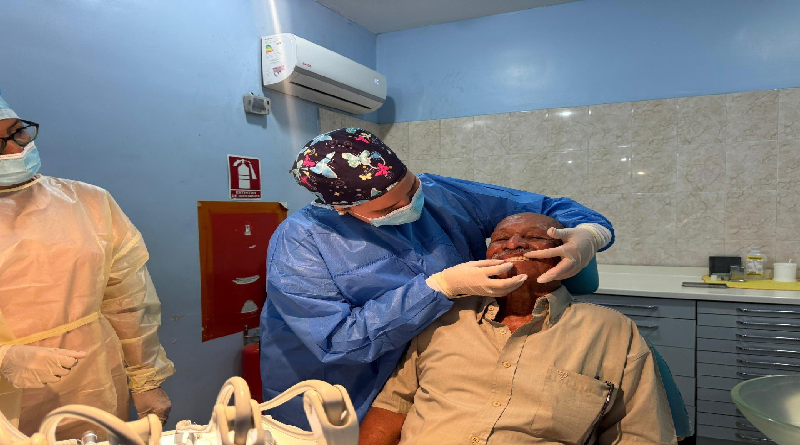 Favorecidos abuelos de Carabobo con colocación de prótesis dentales