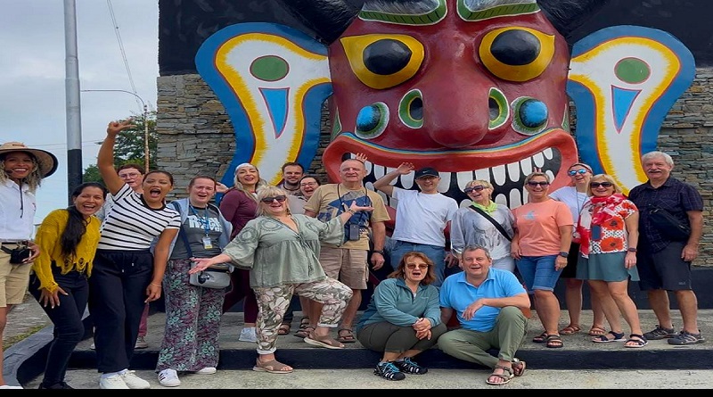 Turistas internacionales visitan la Ruta de los Diablos Danzantes en Miranda