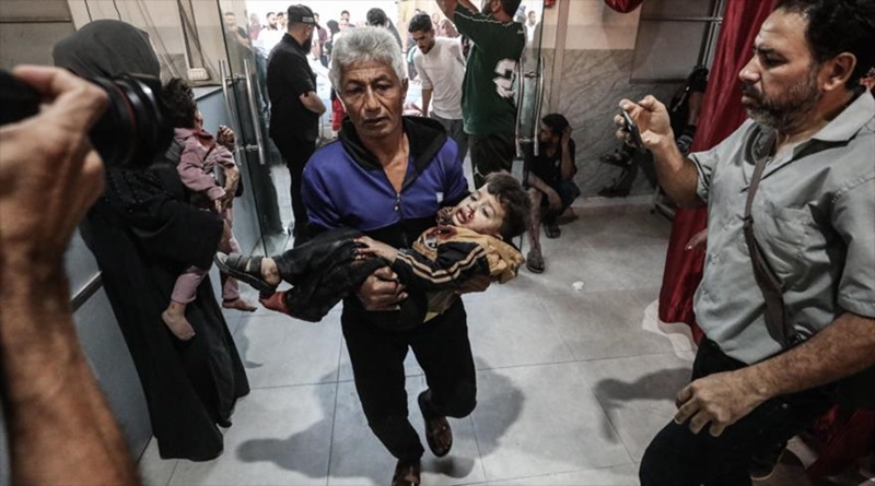 Niños palestinos heridos son trasladados al Hospital al-Awda después de que el ejército israelí lanzara ataques en varias zonas de Gaza, (Foto agencias/ 22 de noviembre 2025)