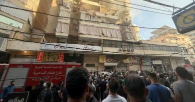 Un edificio en las afueras de Beirut dañado por un ataque israelí dirigido contra un comandante de Hezbolá. (Foto: Reuters).