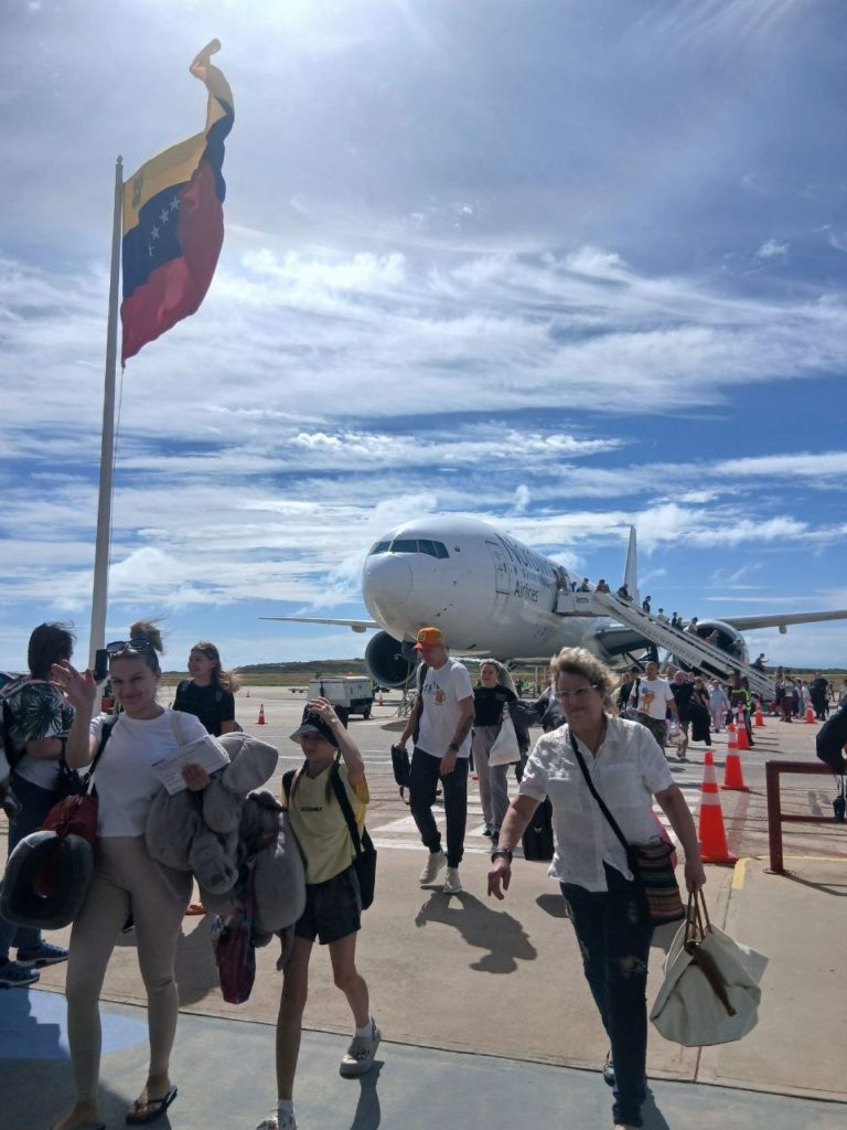 Arriba vuelo con 468 turistas rusos a la isla de Margarita